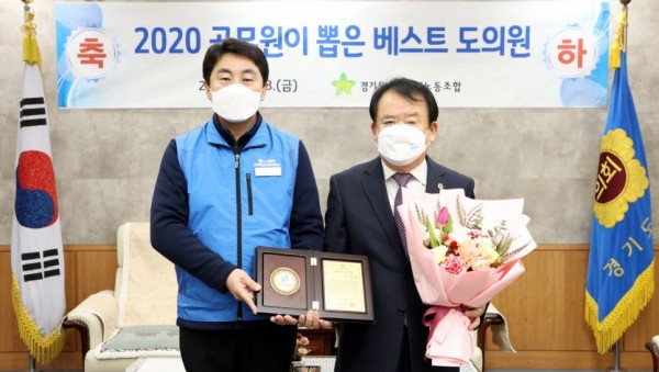 201218 이필근 의원, ‘올해 의정활동 우수 도의원’ 선정.JPG
