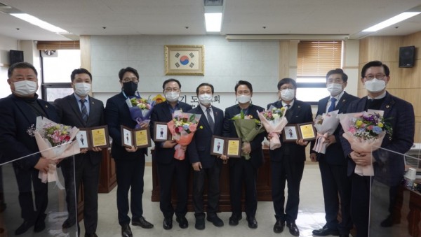 201218 경기도의회 건설교통위원회 2020년 우수의원 선정(사진).jpg