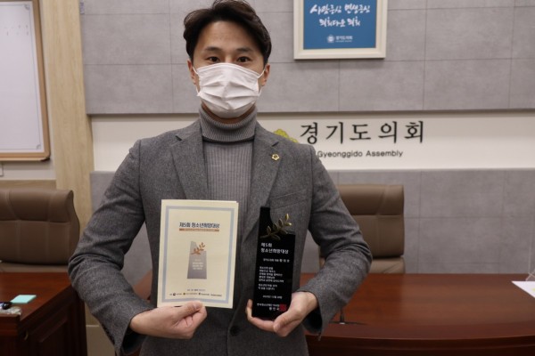 201222 황대호 의원. 전국 청소년 1.000명이 직접 뽑은 청소년희망대상 수상 영예.jpeg