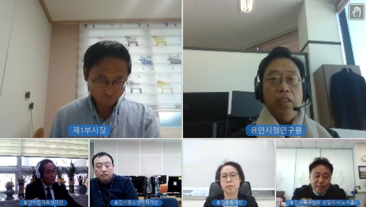 오후석 용인시 제1부시장이 7일 영상회의로 협업기관장들에게 업무보고를 받고 있다..jpg