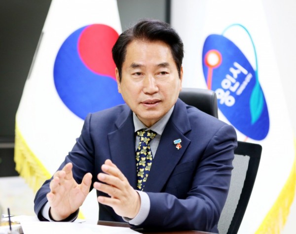백군기 용인시장 인터뷰 사진.jpg