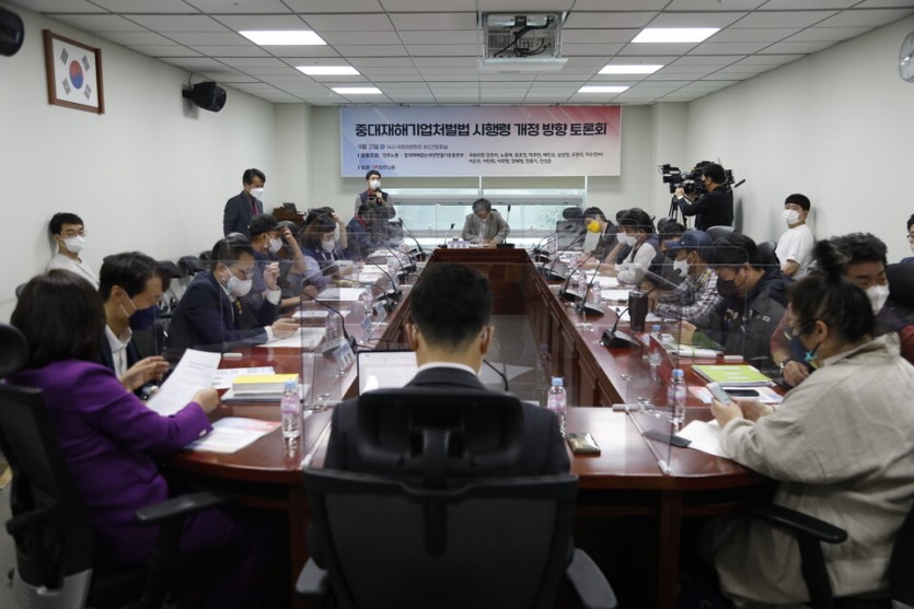 21일, 국회에서 중대재해기업처벌법 시행령 개정 방향 토론회가 열렸다. ⓒ 김준 기자