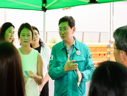 [크기변환]9-2. 이상일 용인특례시장은 유림동~고림지구 연결도로의 11일 임시 개통을 앞두고 현장을 찾았다.jpg