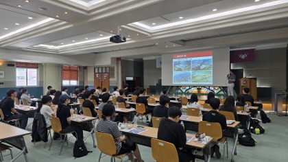 [크기변환]3-2. 용인특례시 지산학 협력 중고등학생 대상 '반도체교육' 이론 교육 현장.jpg