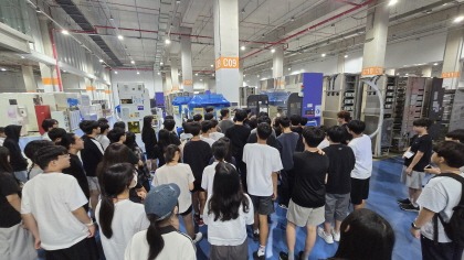 [크기변환]3-3. 용인특례시 지산학 협력 중고등학생 대상 '반도체교육' 기업 현장 방문.jpg