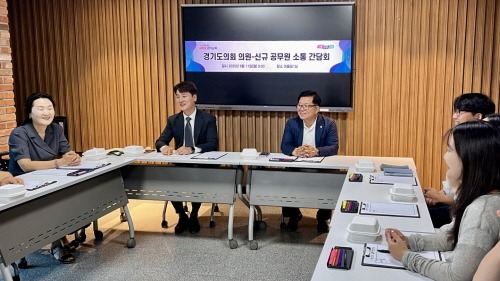 [크기변환]250812 허원·김일중 의원, 이천교육지원청 통근버스 개통식·신규자 소통간담회 참석 (4).jpg