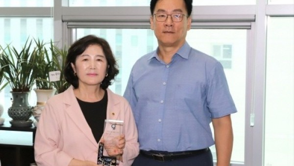 250812 김영희 의원, ‘제1회 자랑스런 경기인 대상’ 수상(1).jpg