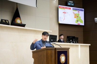 [크기변환][사진1] 20251126 제297회 제2차 정례회 제3차 본회의 시정질문-1.김병민 의원(1).jpg