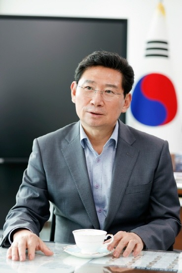 [크기변환]7-1. 이상일 용인특례시장이 지난 8월 13일 구윤철 기획재정부 장관에게 국가산단 토지 수용 가구의 불합리한 비과세 기준 개선을 요청하는 서한문을 보냈다..jpg