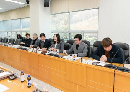 [크기변환]20251204 용인특례시의회 자치행정위원회, 자율방범대 지원 전부개정조례안 간담회 개최(2).jpg