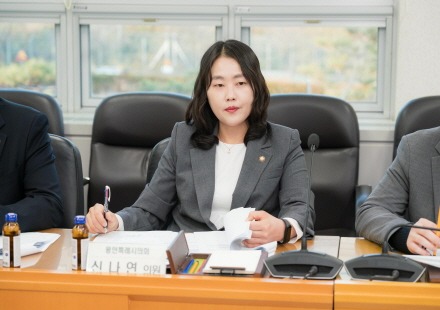 [크기변환]20251204 용인특례시의회 자치행정위원회, 자율방범대 지원 전부개정조례안 간담회 개최(3).jpg