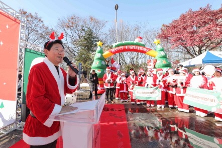 [크기변환]7-3. 5일 용인특레시 기흥장애인복지관이 '제6회 시크릿산타' 행사를 개최했다..JPG