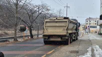 [크기변환]8-2. 용인특례시 고기동을 지나가는 공사차량의 모습.jpg