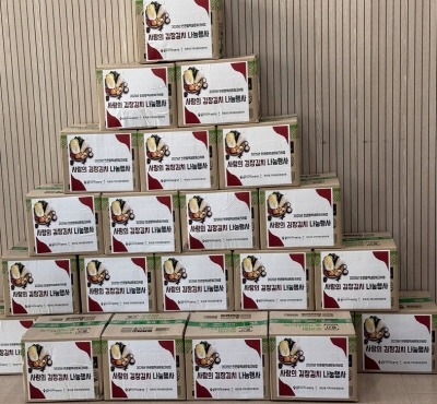 [크기변환]14. 수지구 죽전3동 행정정복지센터와 지역사회보장협의체는(위원 한의동)는 2일 수지구 노인복지관과 협력해 민·관 공동 ‘김장김치 나눔’ 행사를 했다..jpg