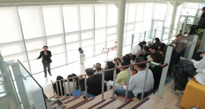 [크기변환]6-2. 이상일 용인특례시장이 7일 SERI PAK with 용인에서 열린 박세리 전 감독의 토크콘서트에 참석해 인사말을 하고 있다..JPG