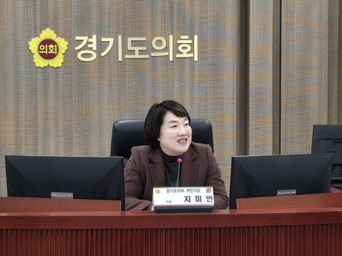 [크기변환]251211_지미연_의원__연구용역_중간보고회_참석...“교섭단체_리더십__의회_성과·도민_삶_바꾼다”_(3).jpg