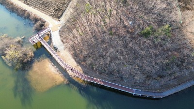 [크기변환]3-1. 용인특례시가 처인구 이동읍에 있는 이동저수지 둘레길 단절 구간 연결공사를 마무리했다..JPG