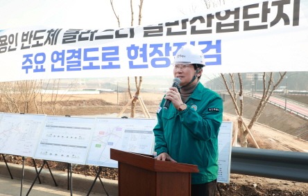 [크기변환]6-1. 이상일 용인특례시장은 11일 용인반도체클러스터 산업단지 주출입도로 공사현장을 방문했다.jpg