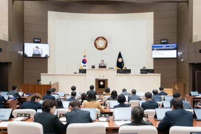 [크기변환]20251212 용인특례시의회  제297회 제2차 정례회 폐회(1).jpg