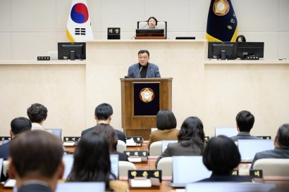 [크기변환]20251212 제297회 제2차 정례회 제4차 본회의-5분 자유발언-신민석 의원(2).jpg