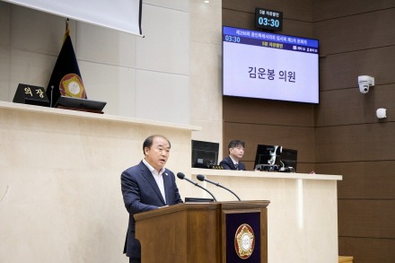 [크기변환]사진2. 용인특례시의회 김운봉 의원이 16일 열린 제298회 임시회 제1차 본회의에서 5분 자유발언을 하고 있다..jpg