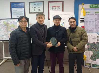 [크기변환][보도자료 사진] 감사패 전달사진.png