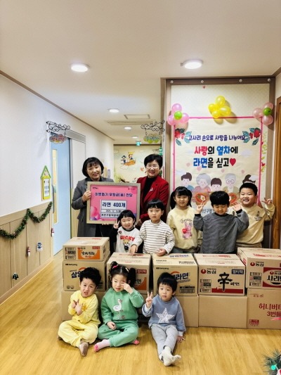 [크기변환]251215(처인구)_처인구 직장어린이집이 이웃독비 성품을 전달했다..jpg