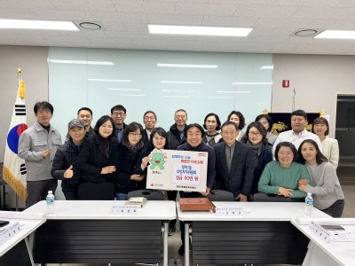 [크기변환]251218(영덕1동)_영덕1동주민자치위원회가 이웃돕기 성금을 기탁했다..JPG