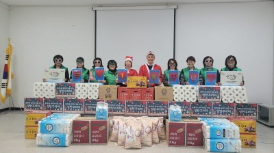 [크기변환]251219(동백1동)_동백1동 새마을부녀회가 취약 가정에 ‘성탄 나눔 꾸러미’를 지원했다..jpg