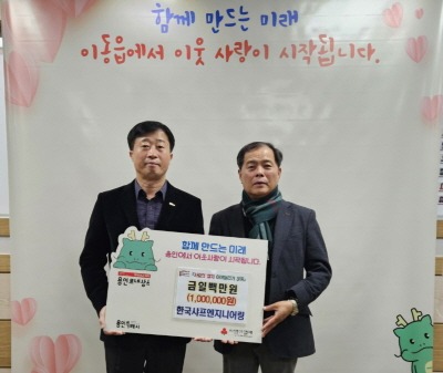 [크기변환]251219(이동읍)_한국샤프엔지니어링이 이웃돕기 성금을 기탁했다..jpeg