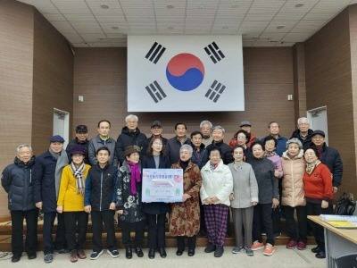 [크기변환]251218(신갈동)_신갈동 노인회가 이웃돕기 성금을 기탁했다..jpeg