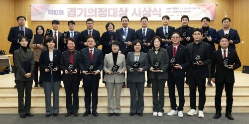 [크기변환]251223 고은정 의원, 제10회 경기의정대상 수상! 3.JPG