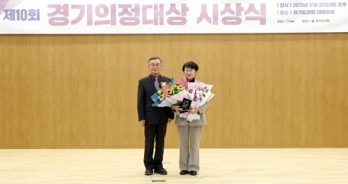 [크기변환]251223 고은정 의원, 제10회 경기의정대상 수상!.JPG