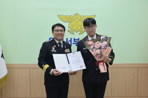 관련사진(정동주 소방교 새내기 표창)[크기변환].JPG