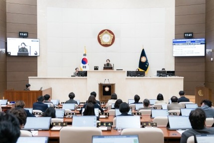 [크기변환]20251224 용인특례시의회  제299회 임시회 개회(1).jpg