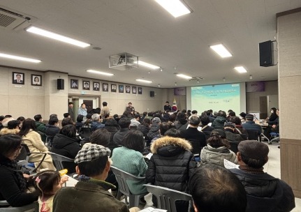 [크기변환]10-2. 29일 마북동 행정복지센터에서 열린 ‘용인시 신규철도망 구상 및 타당성조사용역 주민설명회'.jpeg