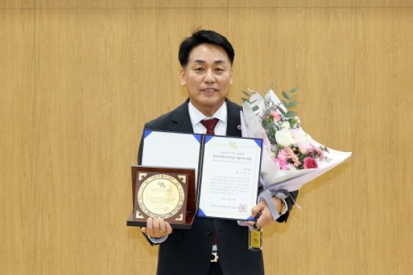 [크기변환]251211 이은주 의원, 2025 ‘우수의정 그랜드마스터상’ 수상(3).JPG